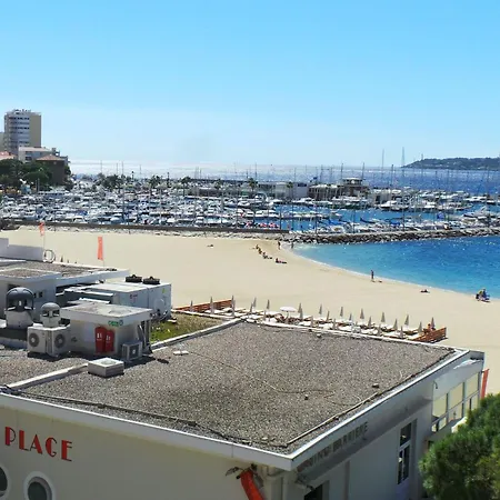 Les Dauphins Apartment